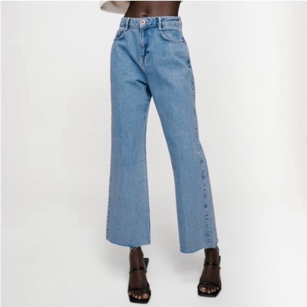 Zara High Rise Straight Leg Jeans Raw Hem Light Wash Size 4